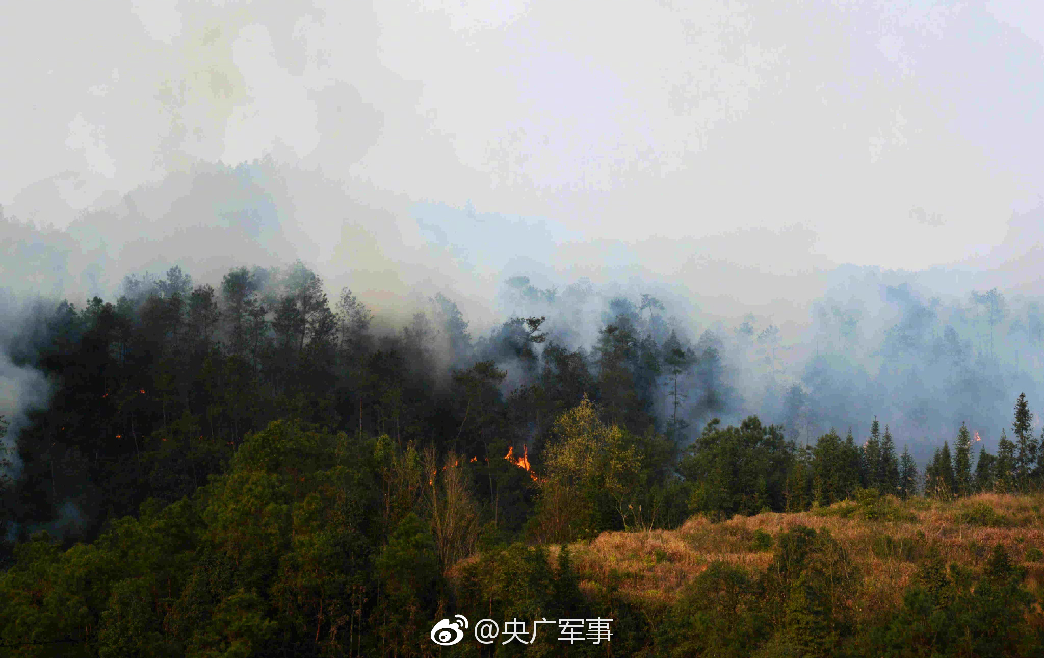 西媒：在輸給拜仁后，弗洛倫蒂諾下到更衣室與球隊(duì)、教練組會(huì)面